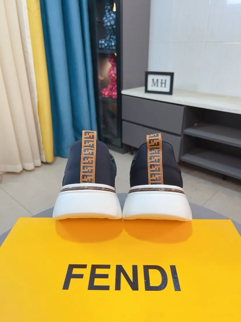 Factory price 420🌹🌹【FENDI】FENDI classic and comfortable men, this complex sneaker is made of soft calfskin➕genuine leather lining➕original ultra-light rubber material with rough outsole. This unique light and thin style is suitable for the casual and exquisite sensibility of this season. It is comfortable and natural on the feet. It is an everyday style for casual travel in autumn and winter! 38/44